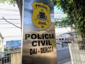 Polícia prende mulher suspeita de abandonar criança com 8 dias de vida