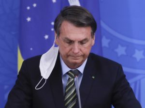 Bolsonaro muda fala sobre uso de máscaras