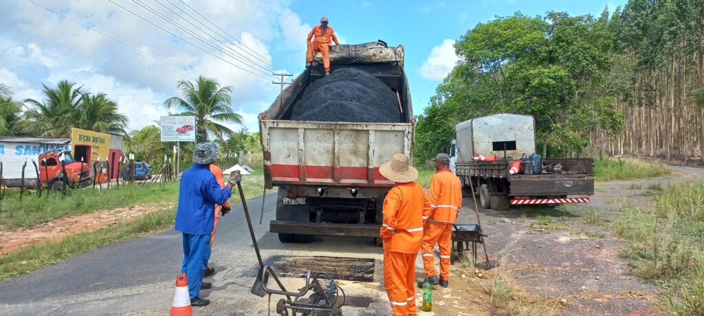 Mais de 90 toneladas de asfalto são gastas na Operação Tapa-Buraco em Buracica