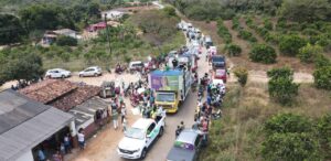 LUDMILLA FAZ CARREATA E INAUGURA COMITÊ NO RIACHO DA GUIA