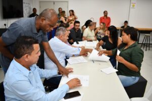 Prefeito Joaquim Neto dá posse a 30 novos servidores municipais