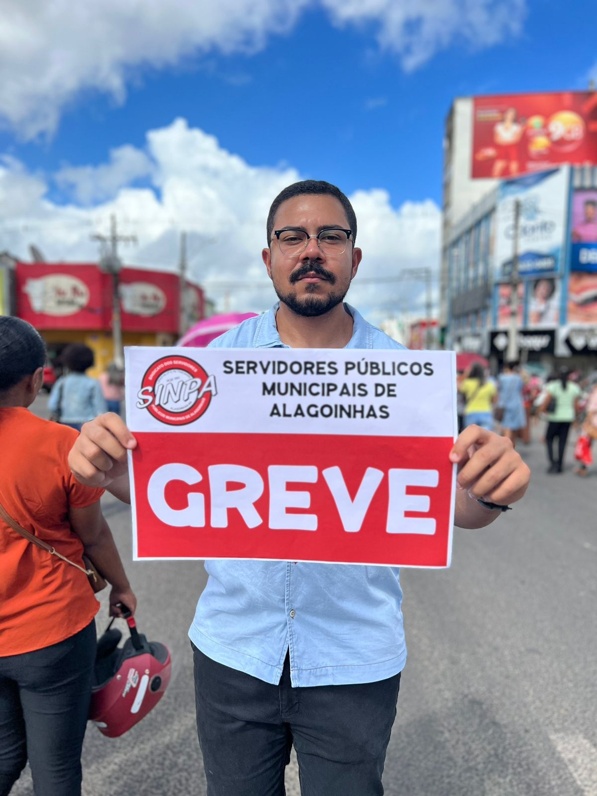 João Senna, do PDT, participa de ato público referente à greve geral dos servidores públicos de Alagoinhas e afirma: “Não existe serviço público de qualidade sem valorização dos servidores municipais”